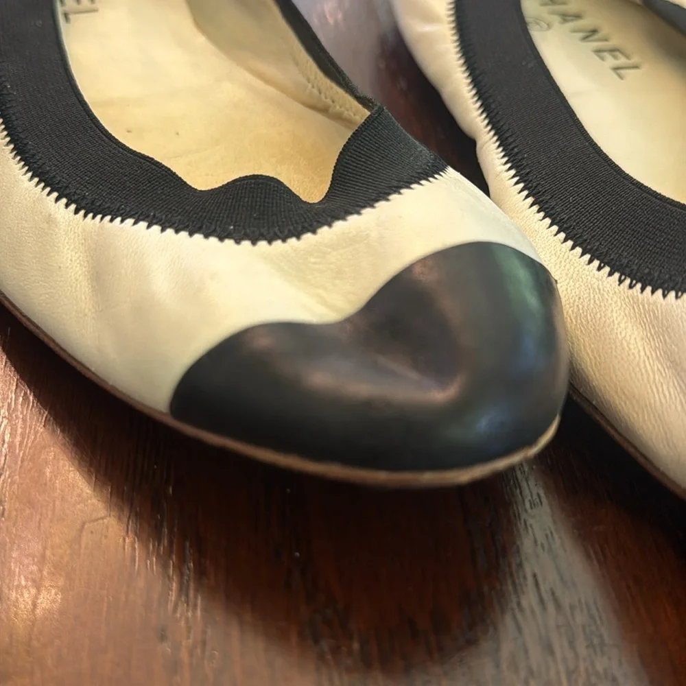 Chanel Ballet Flats – Black & White Leather Cap Toe – Size 38 (US 7.5–8) - Picture 4 of 10